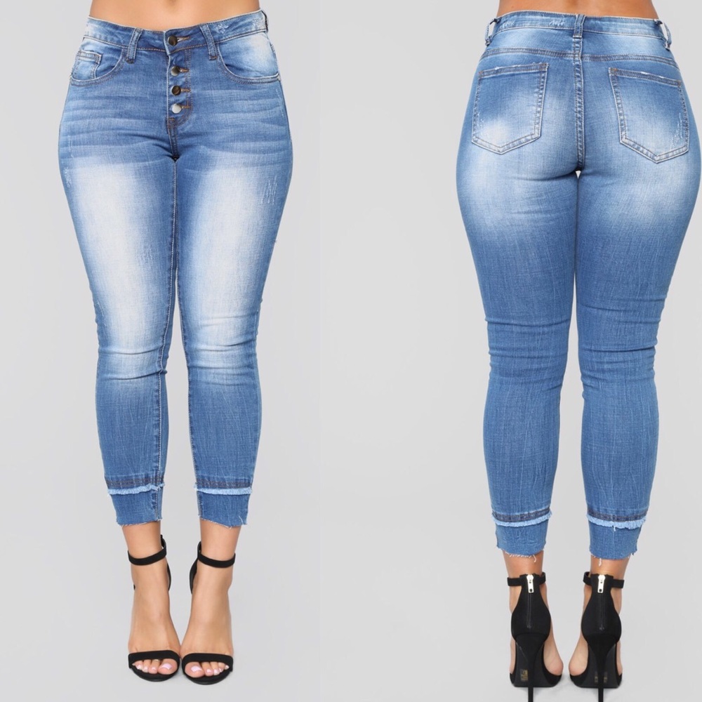 *********SOLD ******Medium wash ankle jeans